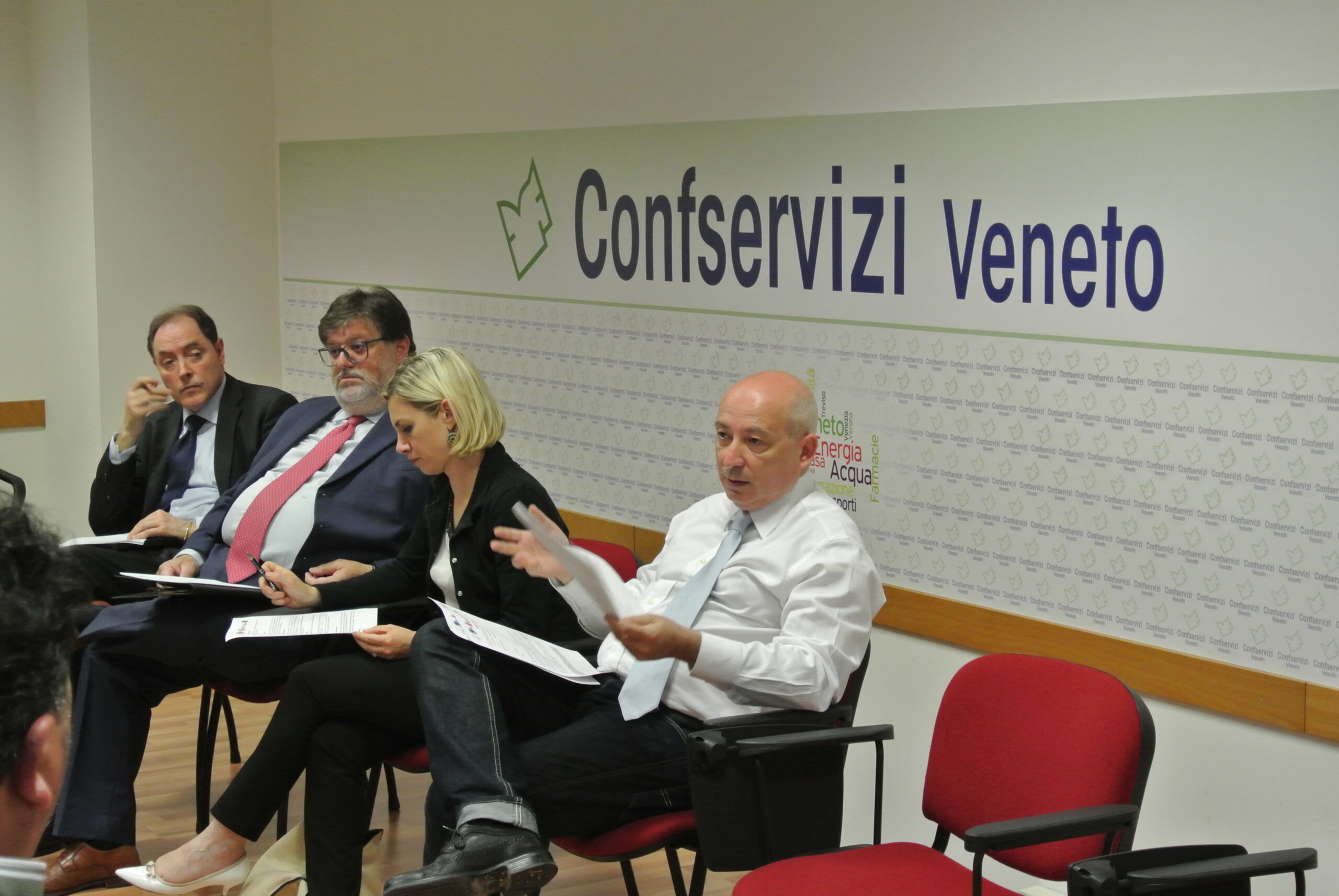 COMUNICATO STAMPA – AVVIATE TRATTATIVE REGIONALI CONFSERVIZI VENETO E ORGANIZZAZIONI SINDACALI PER NUOVO CONTRATTO DI LAVORO REGIONALE DEL SETTORE AMBIENTE