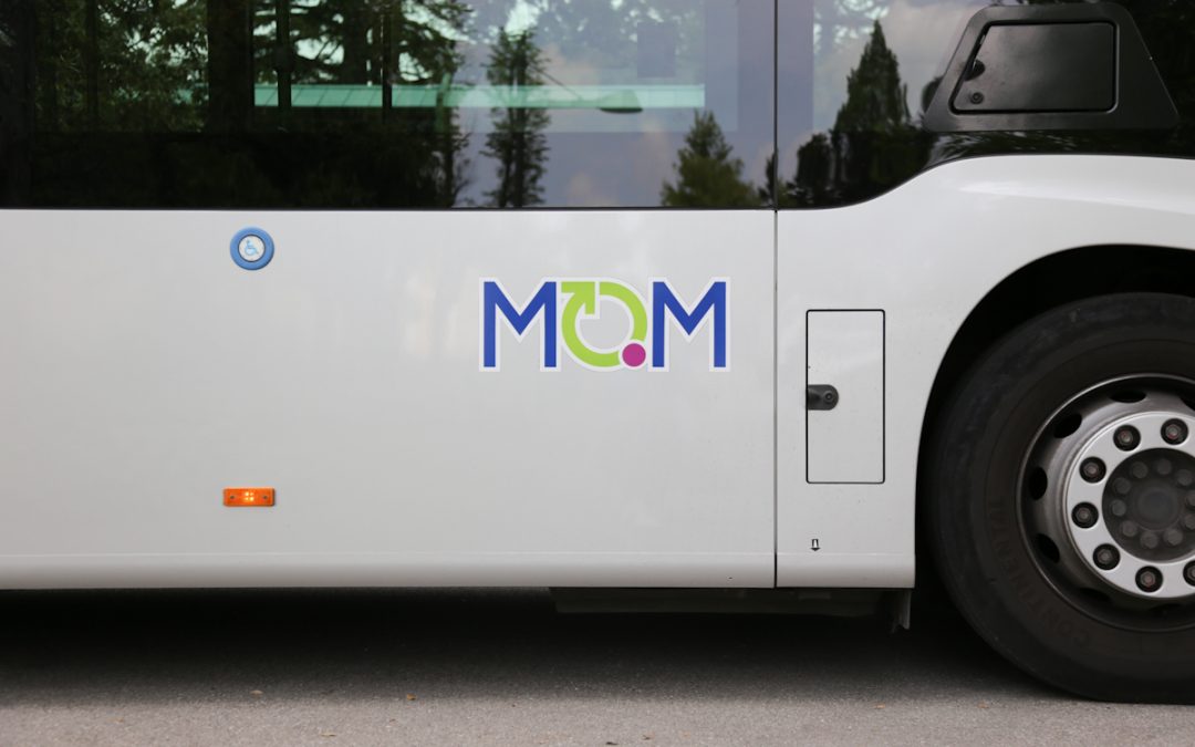 Mom per le scuole: non solo bus