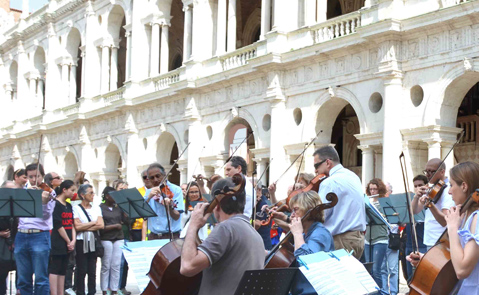 Successo web per il flash mob di Aim e del Coro e Orchestra di Vicenza