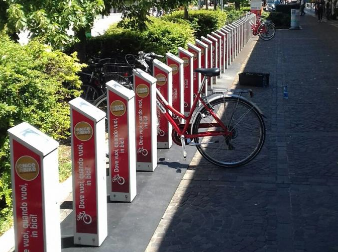 Potenziato il bikesharing alla stazione ferroviaria di Mestre e al Lido di Venezia