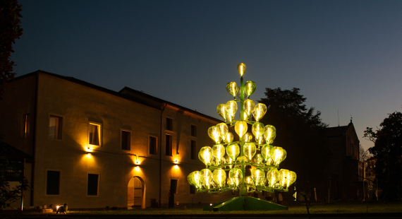 Agli Eremitani a Padova: un albero che… recupera la magia del Natale