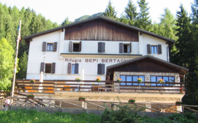 I 60 anni de “Il Signore delle Cime” al rifugio Bertagnoli con Bepi De marzi e I Crodaioli