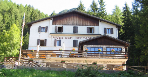 I 60 anni de “Il Signore delle Cime” al rifugio Bertagnoli con Bepi De marzi e I Crodaioli