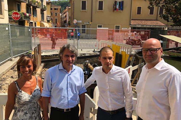Sopralluogo del sindaco e di Acque Veronesi ai cantieri di Veronetta