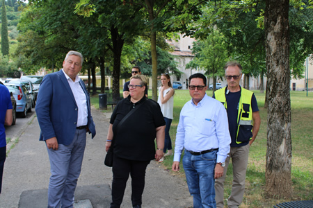 Piano straordinario di Amia Verona per pulire i marciapiedi e i cigli stradali