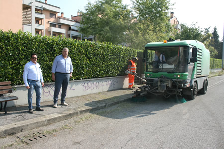Sempre al lavoro la task force per il piano straordinario di sfalcio delle erbacce a Verona