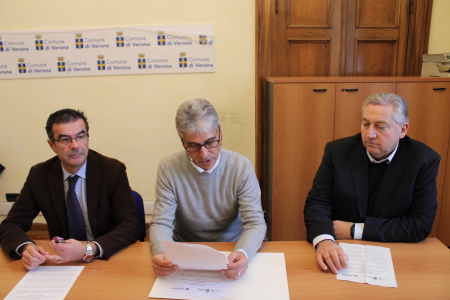 A Verona più di 220 bambini piantumano 16 nuovi alberi nella zona verde di Piazza Brodolini