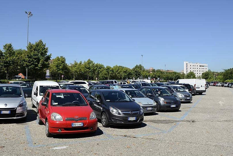 Nessun ordigno inesploso nei parcheggi di via Città di Nimes a Verona: proseguono i lavori