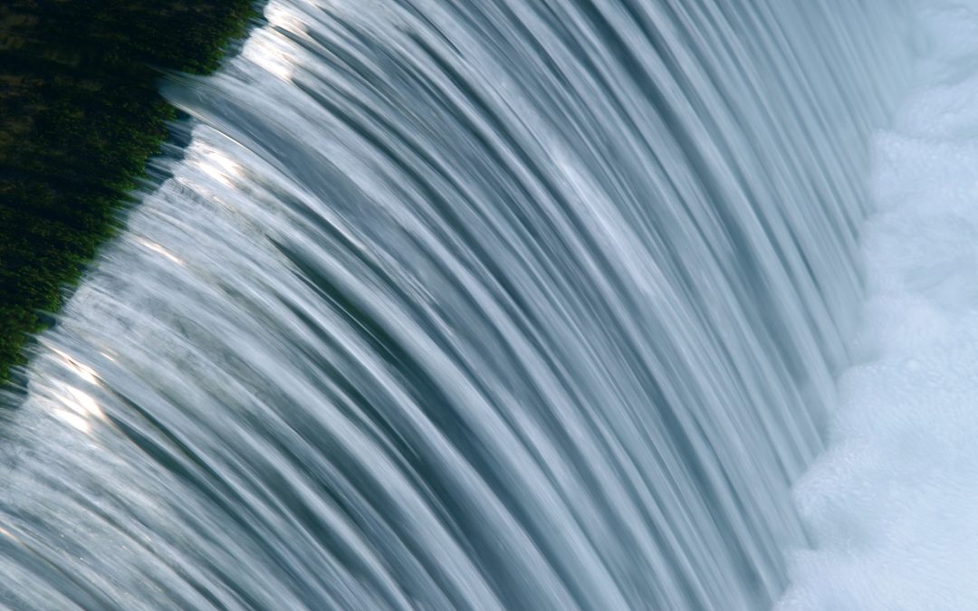 Una nuova centrale elettrica in costruzione sul fiume Tartaro nel territorio di Vigasio