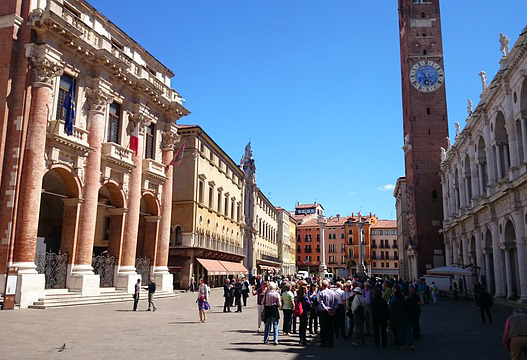 Il direttore generale Vianello va in pensione e lascia AIM dopo oltre trent’anni