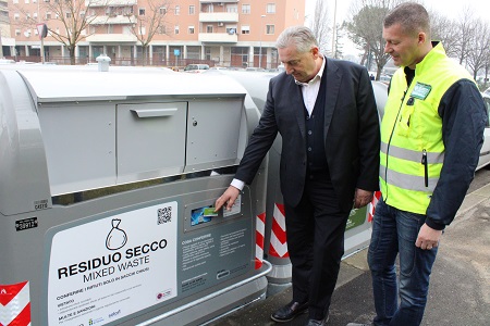 A Verona sono diventati operativi i cassonetti intelligenti “ad accesso controllato”