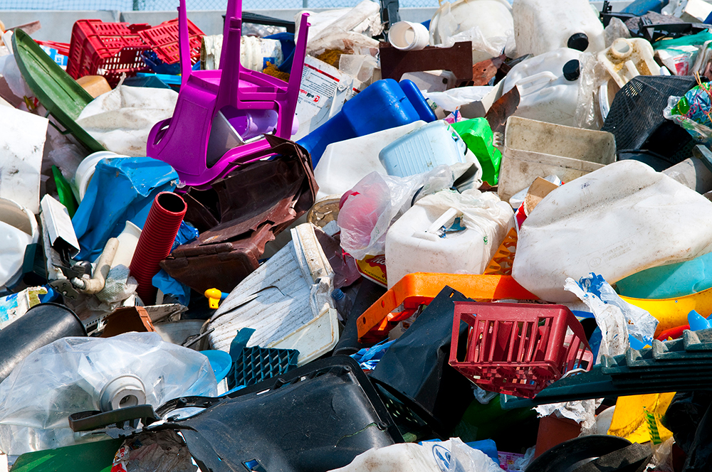Su “Rinnovabili.it” uno studio svedese che ha individuato 30 mila enzimi capaci di mangiare 10 tipologie di plastica