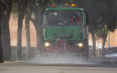 Gli interventi di ieri di Amia  per la sanificazione dei cassonetti per i rifiuti e delle strade di Verona