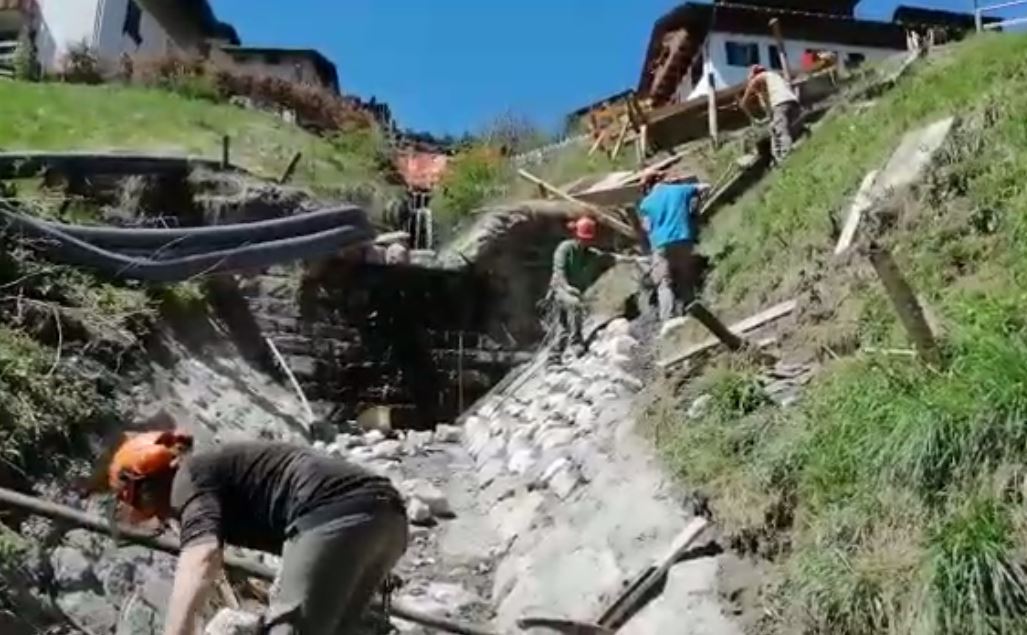 Veneto Agricoltura sta intervenendo sul Rio Modena a Costalta di San Pietro di Cadore