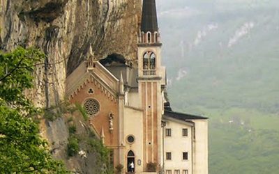 Da sabato nuovi orari per le navette che collegano l’abitato di Spiazzi al Santuario della Madonna della Corona
