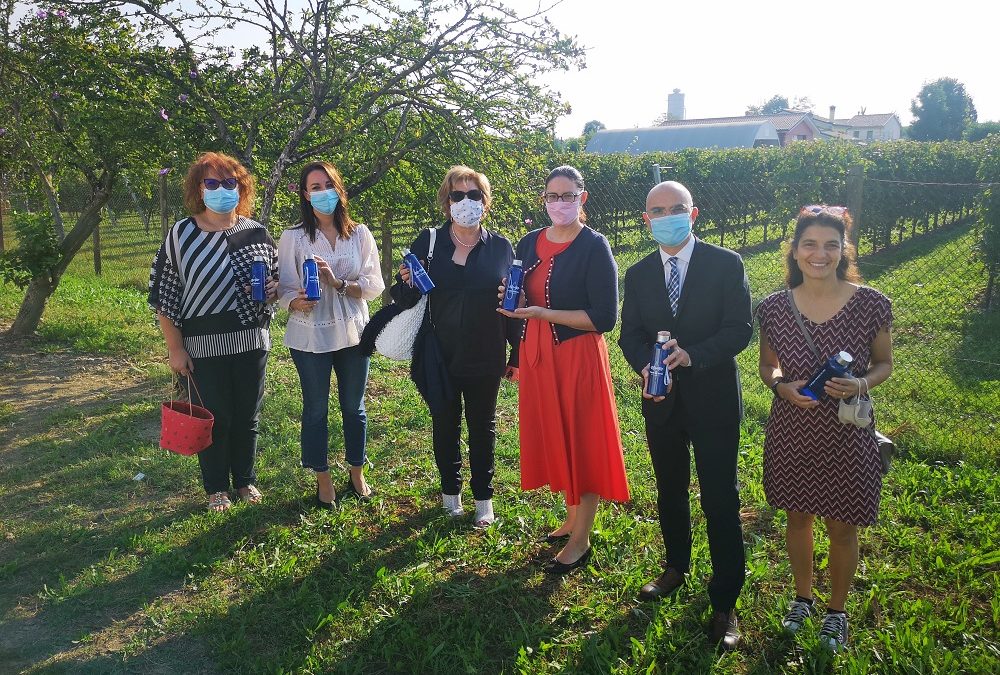 Covid e mense scolastiche: Piave Servizi dona borracce agli studenti per risolvere il problema delle caraffe