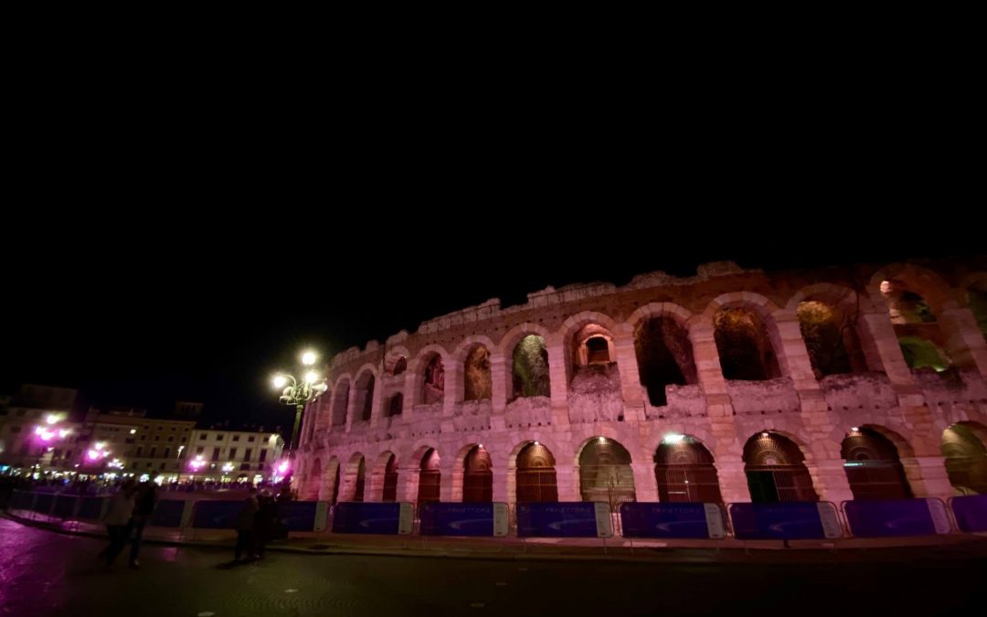 L’Arena di Verona “s’è vestita di rosa” per sensibilizzare sull’importanza della diagnosi precoce del tumore al seno