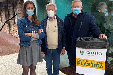 AMIA Verona sostiene la raccolta differenziata dei tappi di plastica delle bottiglie per finanziare attività sociali