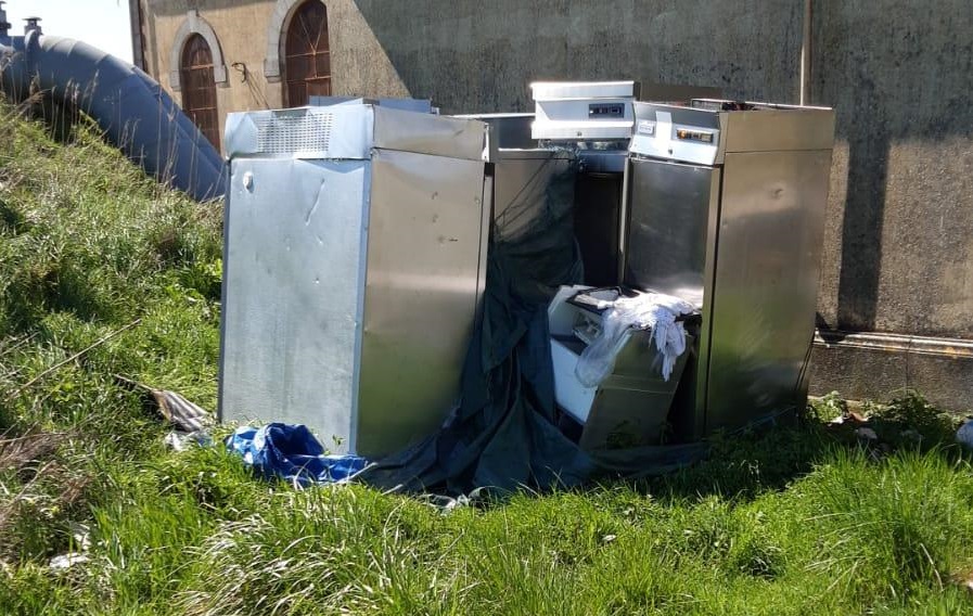Rifiuti pericolosi abbandonati a Sindacale: gli ispettori ambientali di ASVO identificano il responsabile
