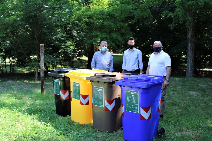 Nuovi contenitori per la raccolta differenziata sono in servizio a Verona nel bosco Buri a San Michele Extra