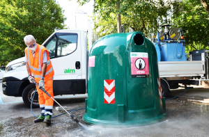 Con le temperature estive elevate AIM Ambiente intensifica il lavaggio e la pulizia di oltre 200 campane del vetro