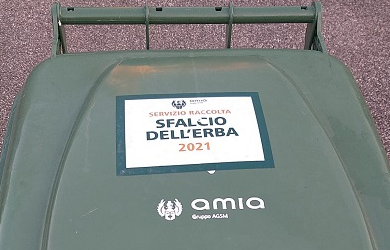 Gli scarti verdi dei giardini dalla prossima settimana a Verona saranno raccolti solo  se dotati dell’apposito bollino di AMIA