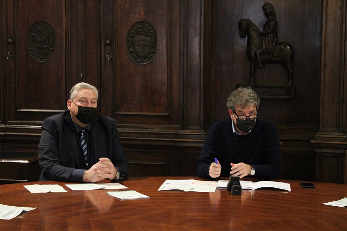 La nuova guida alla raccolta differenziata dei rifiuti nella città di Verona vie editata da AMIA in 6 lingue straniere