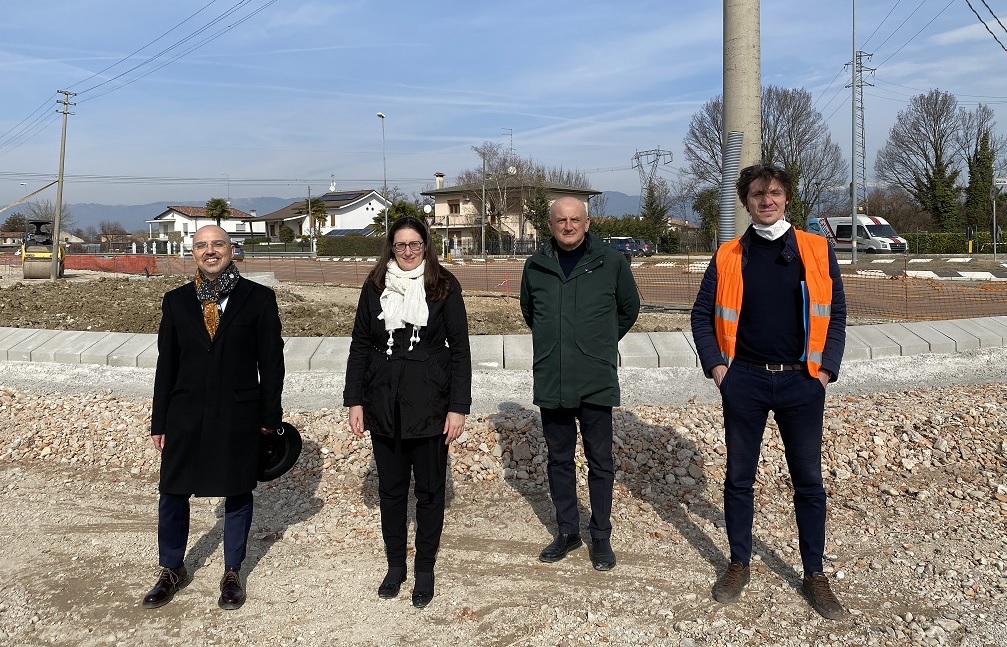 Proseguono i lavori di Piave Servizi e del Comune di Codognè: la nuova rotonda sulla SP 15 sta prendendo forma